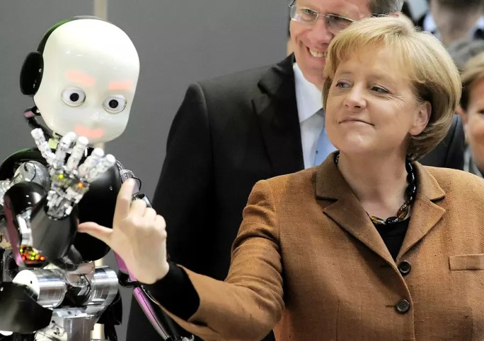 Robot-robot Canggih Mejeng di Pameran Dunia Robot Presenter Hadir di Dunia Televisi